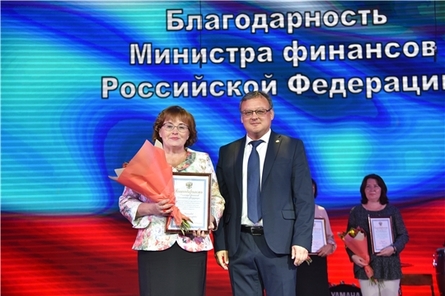 Олег Николаев поздравил Минфин Чувашии со 100-летием