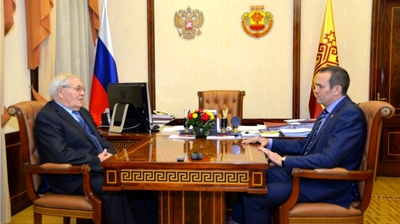 Михаил Игнатьев провел рабочую встречу с председателем Совета старейшин при Главе Чувашской Республики Львом Кураковым