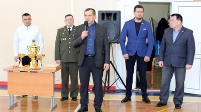 В с.Моргауши проходит открытый турнир по волейболу среди мужских команд на Кубок главы Моргаушского района, посвященный Дню защитника Отечества