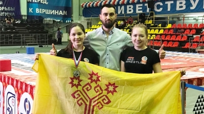 Спортсменка из Чувашии Алина Алексеева – серебряный призер турнира памяти Романа Дмитриева по мас-рестлингу