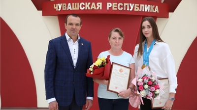 В Доме Правительства состоялась встреча Михаила Игнатьева с чемпионкой мира по художественной гимнастике Евгенией Левановой