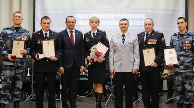 Глава Чувашии поздравил с профессиональным праздником военнослужащих и сотрудников Росгвардии