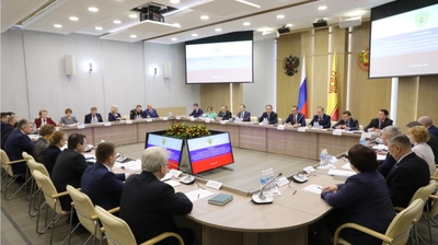 Полномочный представитель Президента РФ в ПФО Игорь Комаров провел в Чувашии совещание по реализации нацпроектов
